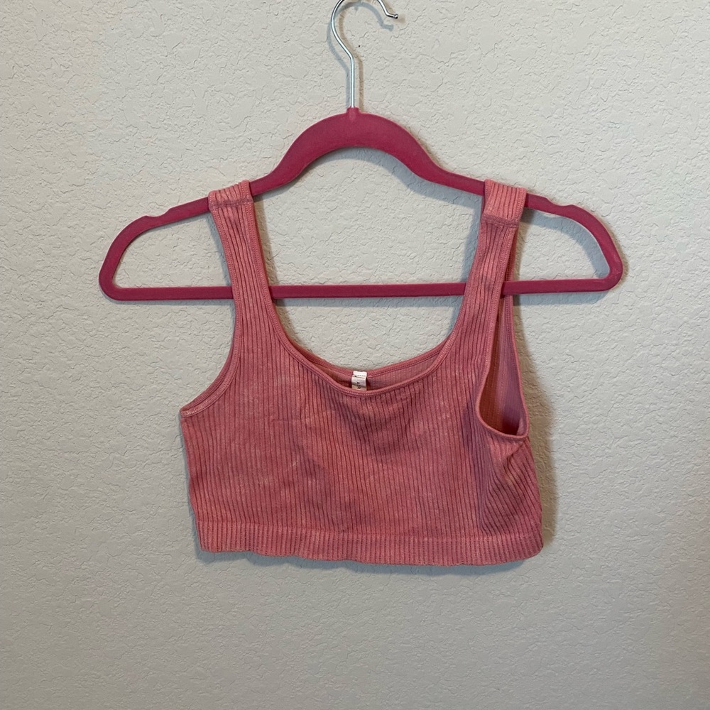 *Barely worn* Aeropostale seamless cropped tank.